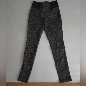 Simply Vera By Vera Wang GREEN Camo Leggings 1 Pocket Medium